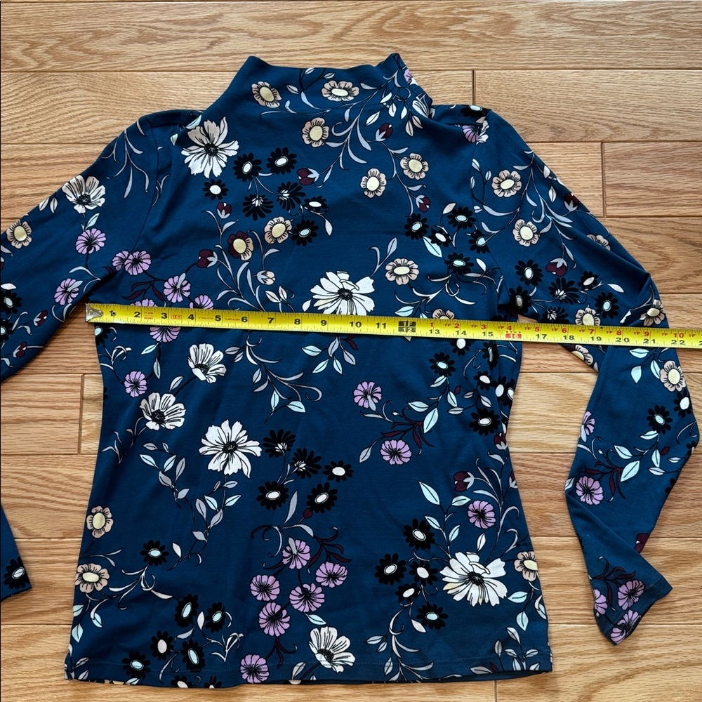 NWT Ann Taylor Mock Neck Top - Picture 6 of 8
